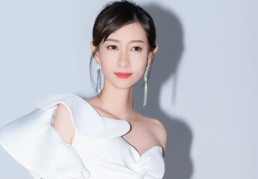 学生故事 | 从创意到商业，一位时尚营销学子的设计热情与成长之路